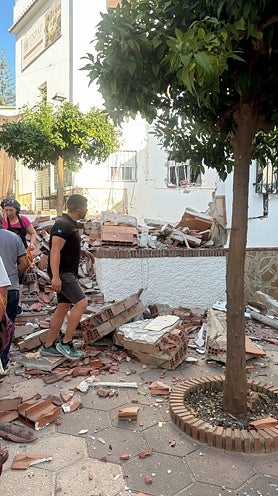 Imagen secundaria 2 - Tres imágenes de los daños en el Mesón Morisco de Sayalonga.