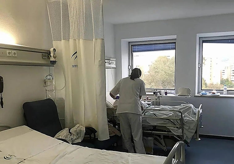 Archive photo of a hospital room in the Andalusian health system.