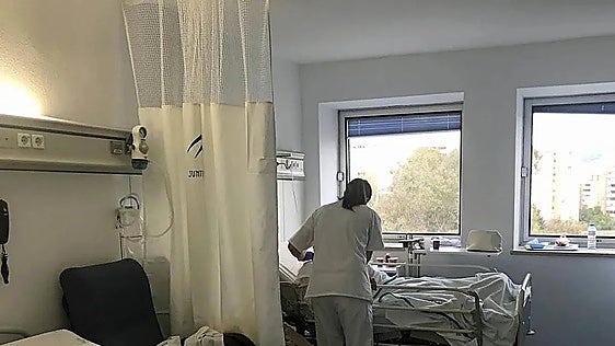 Marbella hospital patient awarded compensation for hernia treatment malpractice that left her with amputated fingers and toes