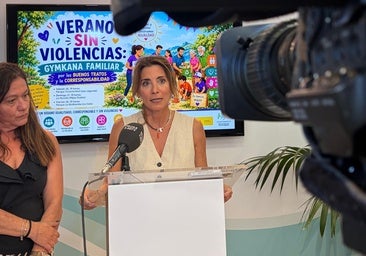 Ana Mata announces the treasure hunt initiative.