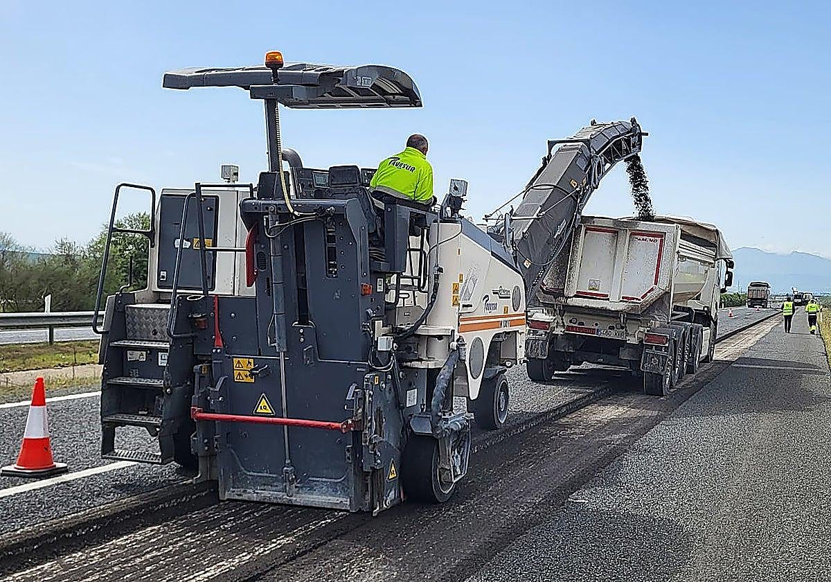 Central government to spend 20m euros repairing potholes on A-7 and A-45 motorways in Malaga province