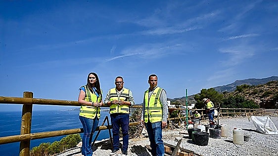 Granada coastal path finally under way following delays caused by rain