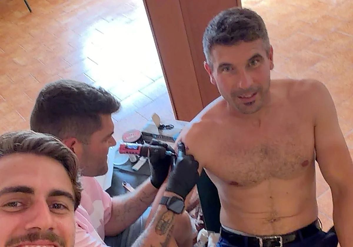 Tattoos, hair dye and impromptu street parties: how the Malaga CF squad are celebrating promotion