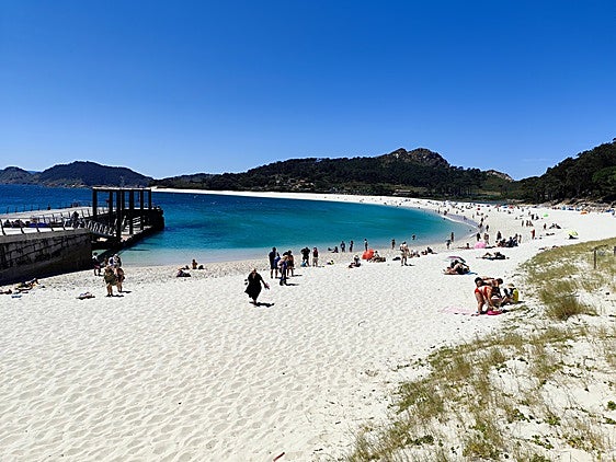 The immaculate white sands of the Praia de Rodas