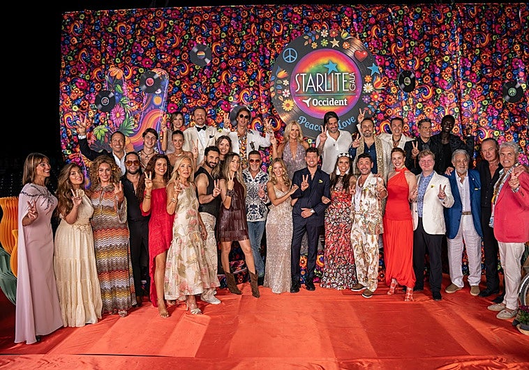 Group photo from the 17th Starlite Gala, which was held under the theme ‘Peace & Love’.