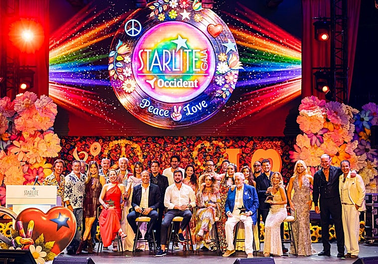 Imagen principal - Group photo of the award winners; Soleá Morente and Miguel Poveda; and Victoria Federica.