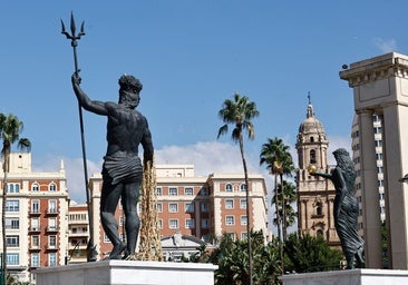 Malaga mayor in favour of leaving controversial Neptune and Venus statues in their current location in the port