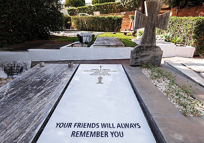 The new tomb, which features a golden silhouette of the Oscar.