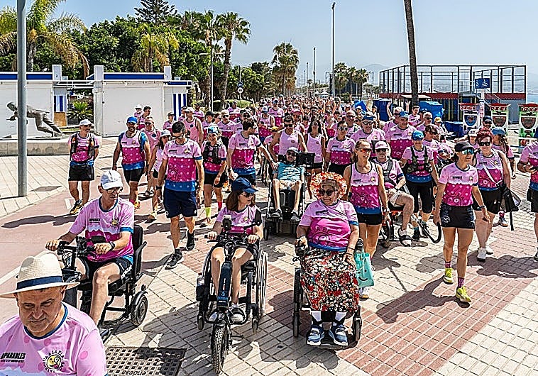 Imagen principal - Over 2,000 people gather in Torre del Mar for a 24-hour event to raise awareness of ALS