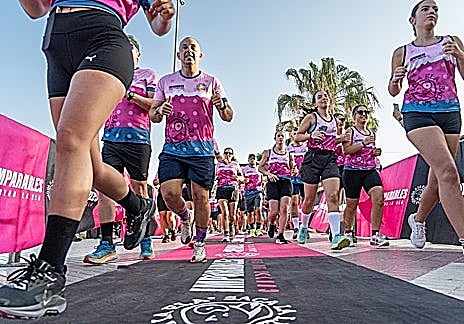 Imagen secundaria 1 - Over 2,000 people gather in Torre del Mar for a 24-hour event to raise awareness of ALS