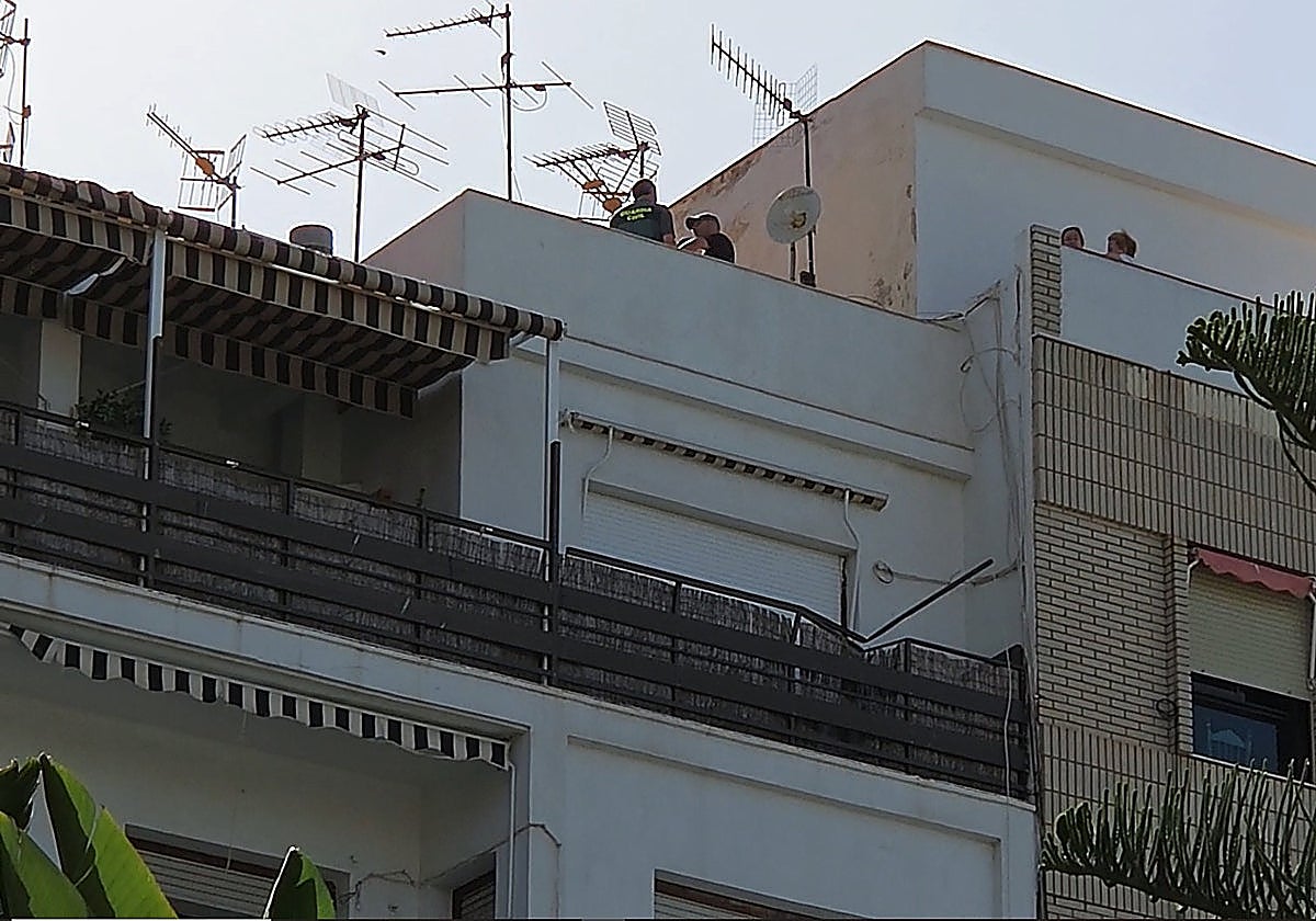 Investigation opens after 18-year-old dies following fall from balcony in Almuñécar