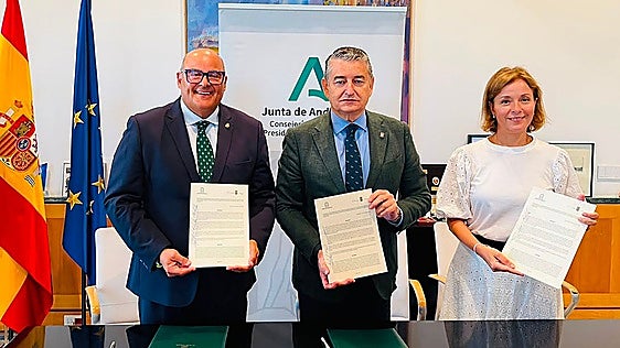 Town hall signs agreement with Andalusian regional government for new health centre in Torre del Mar