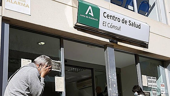 Trade unions put the number of health centres closing in the afternoons this summer in Malaga province at 43