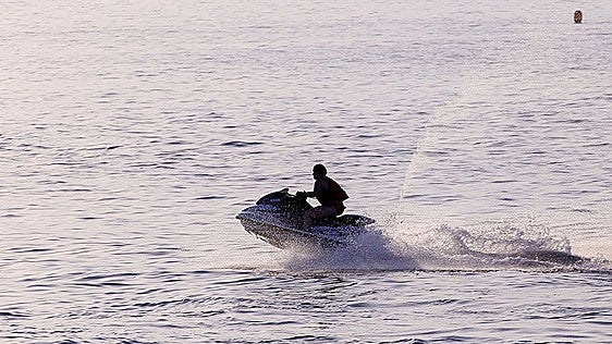 La Herradura residents call on regional government to ban jet skis