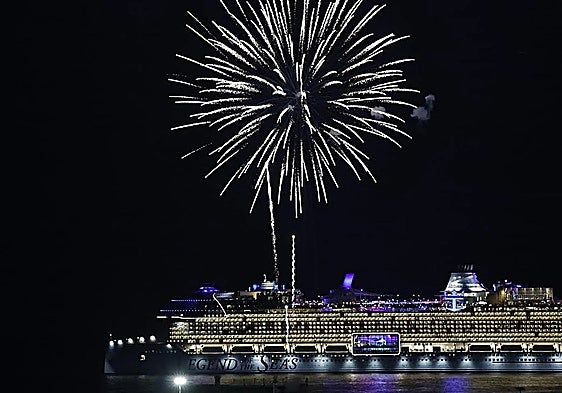 Photo from the grand departure of the 'Legends of the Seas' cruise ship in Malaga.