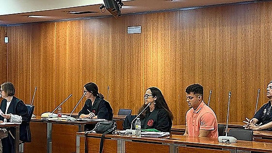 Ex-boyfriend tried for attacking underage girl with axe tells Malaga court he 'doesn't remember anything'