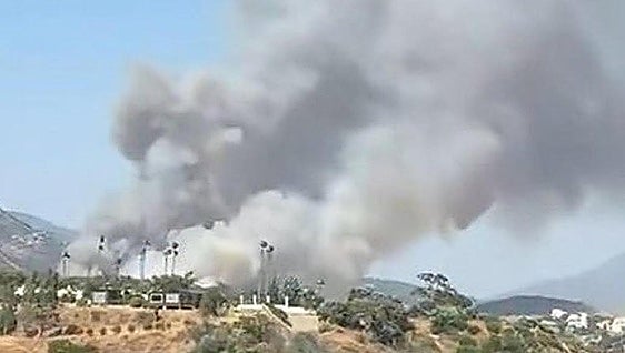 AP-7 toll motorway closed and homes evacuated due to wildfire in Estepona