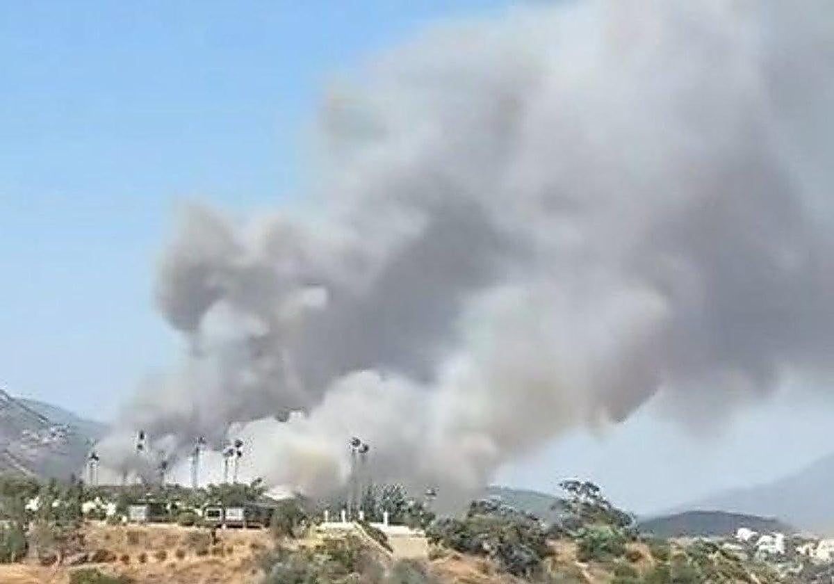 AP-7 toll motorway closed and homes evacuated due to wildfire in Estepona
