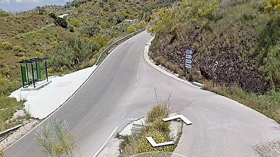 Man, 61, dies after car veers off road and overturns in Canillas de Aceituno
