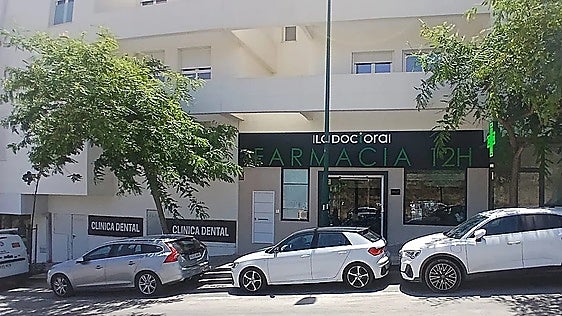 Malaga police are trying to identify thieves who stole cash and numerous psychotropic drugs from local pharmacy