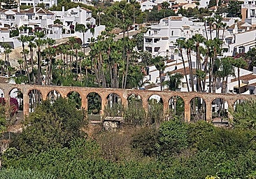 A picture of the Agua de Hierro Aqueduct in Nerja.