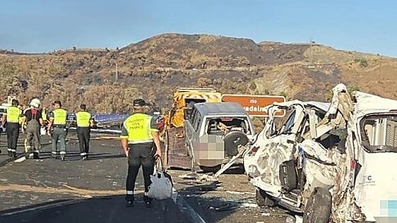 Malaga AP-7 motorway collision between several vehicles and subsequent fire kill two and seriously injure five