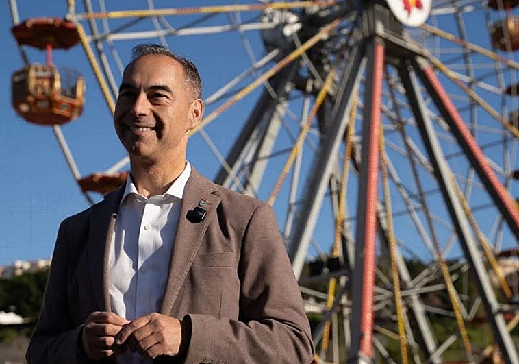 Mayor of Benalmádena at the Tivoli amusement park.