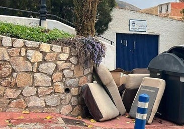 Over 350 fines issued in Benalmádena for leaving rubbish, furniture and household items on the street