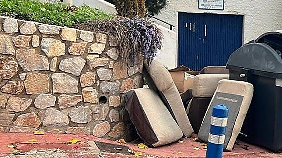 Over 350 fines issued in Benalmádena for leaving rubbish, furniture and household items on the street