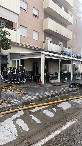 Imagen secundaria 2 - Fire breaks out in popular Vélez-Málaga sushi restaurant