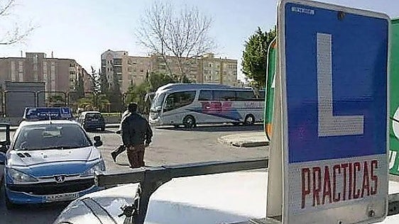 Malaga police investigate woman for posing as driving instructor and giving lessons without qualifications