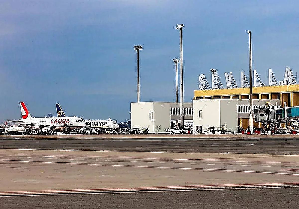 A light aircraft for 10 euros? Aena starts auction for abandoned Piper PA-23 at Seville Airport