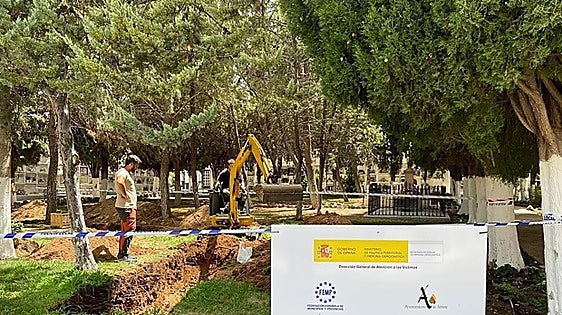 Civil War mass grave with at least three bodies discovered in Malaga town cemetery