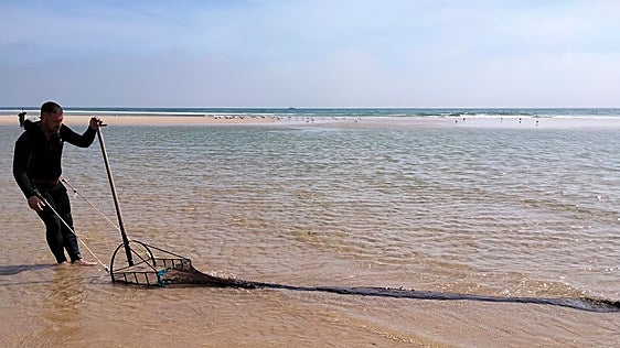 Time to dig out the clams on Andalucía's Atlantic coastline