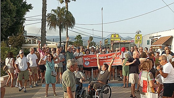 Torre del Mar residents demand cleaning services, improved access and garden maintenance after 15 years of complaints