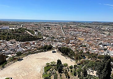 A panoramic view of the town centre of Vélez-Málaga from the La Fortaleza tower.