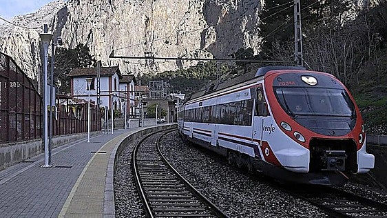 Man acquitted of drug trafficking after security guard unlawfully searched rucksack on Malaga–Álora Cercanías train