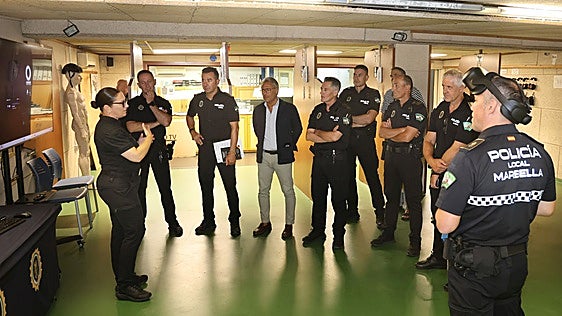 Marbella police become first in Andalucía to use virtual reality firearms training simulator