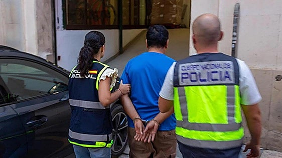 A fugitive wanted for the 1983 murder of his flatmate in Chicago has been arrested in Cartagena