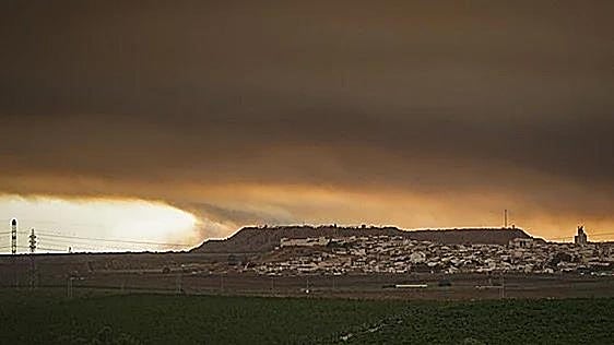 Huelva wildfire burns 31,000 hectares as total eclipse forces planes to land