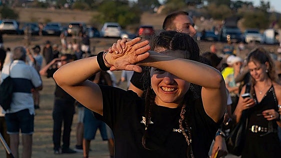 Spain's solar eclipse leaves more than 300 people needing treatment for eye injuries