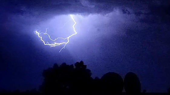 Lightning and rain mark the start of Malaga city's fair: this is today's forecast