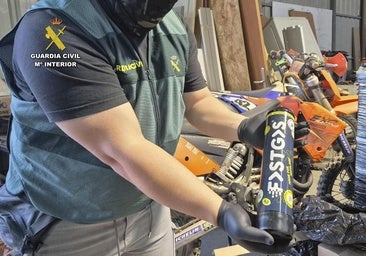 Police break up gang distributing laughing gas in night spots in the south of Tenerife