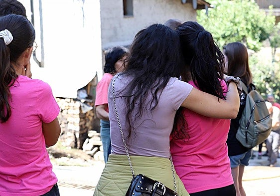 Neighbours in Manzanedo de Valdueza wait for news