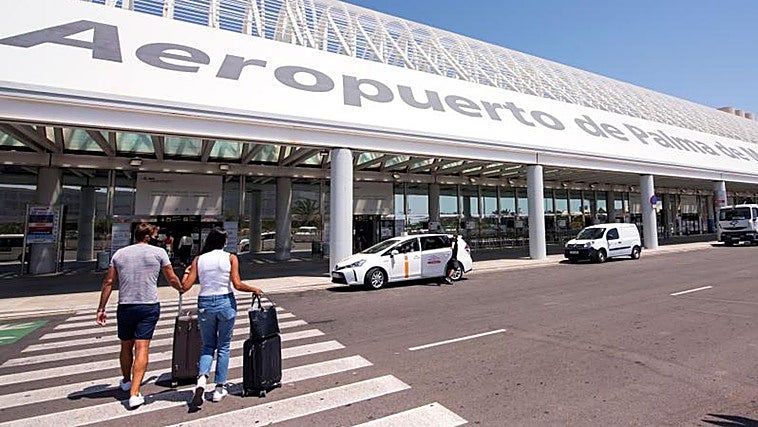 British tourist arrested after attack on taxi drivers at Palma de Mallorca Airport