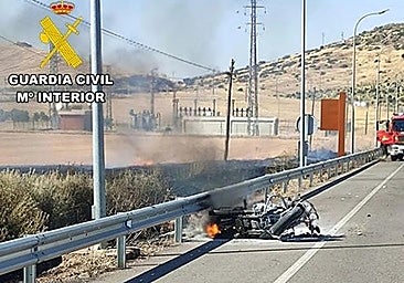Two Civil Guard officers save a motorcyclist in flames in Ciudad Real