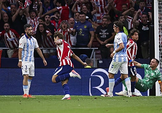 Atlético forward Lee Kang in celebrates giving his side the lead on Wednesday.