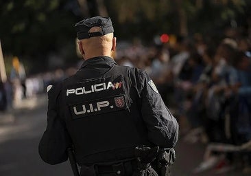 Archive photo of a National Police officer in Spain.