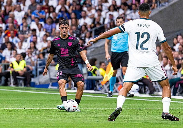 Imagen principal - Malaga CF suffer Bernabéu reality check as Real Madrid run riot