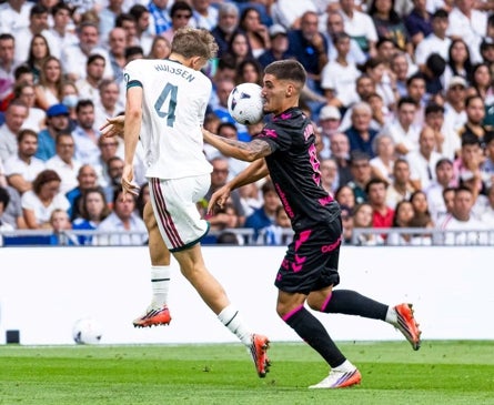 Imagen secundaria 1 - Malaga CF suffer Bernabéu reality check as Real Madrid run riot